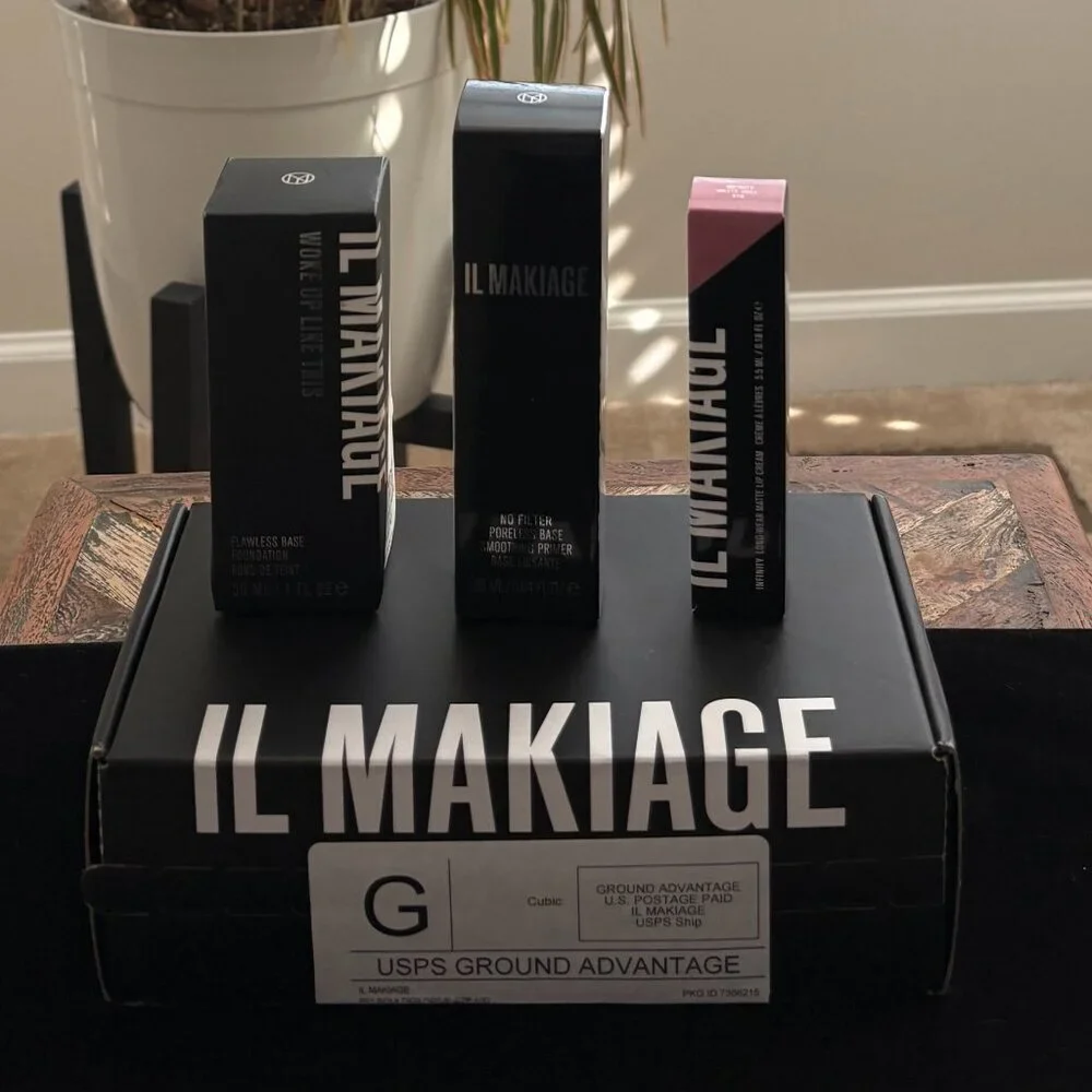 IL Makiage The Flawless Essentials Package, with A Free Tote